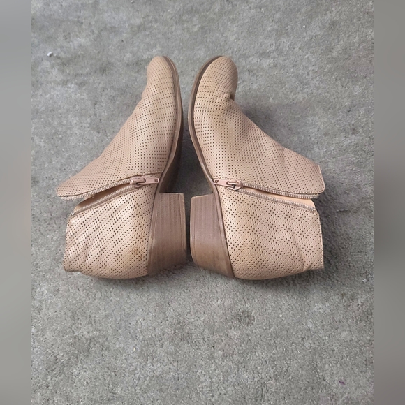 BOGO Esprit Tan Zip-Up Booties with Faux Zipper detail size 6 women's - Picture 4 of 9